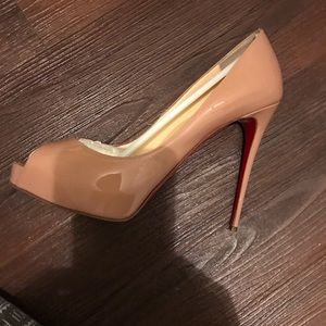 Christian louboutin very Prive nude 120